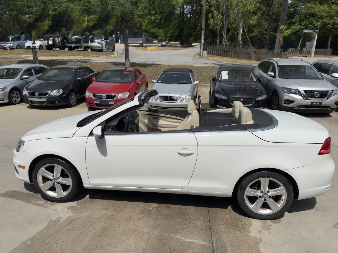 Used 2012 Volkswagen Eos Lux FWD image 44