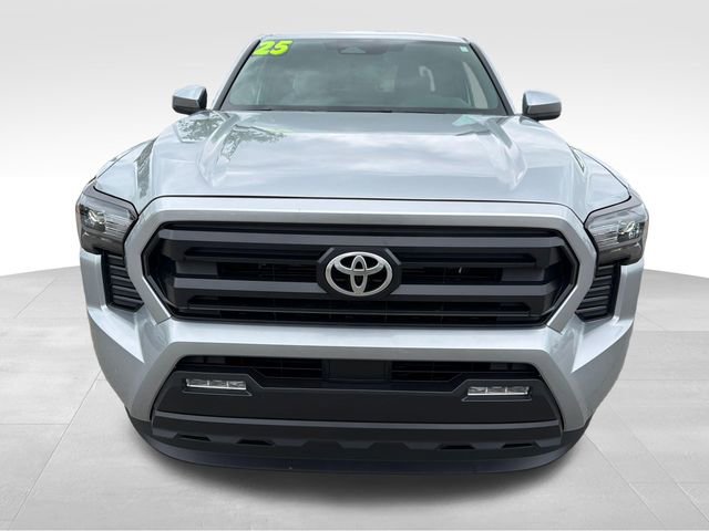 Used 2025 Toyota Tacoma SR5 AWD/4WD image 2