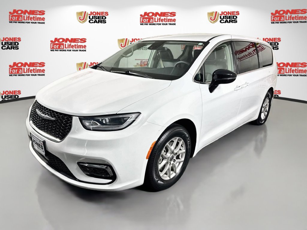 Used 2024 Chrysler Pacifica Touring-L FWD image 12