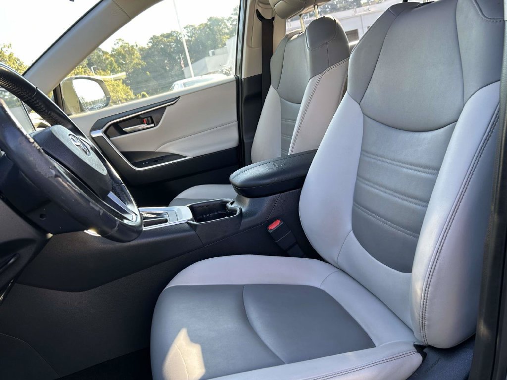 Used 2019 Toyota RAV4 XLE Premium FWD image 24