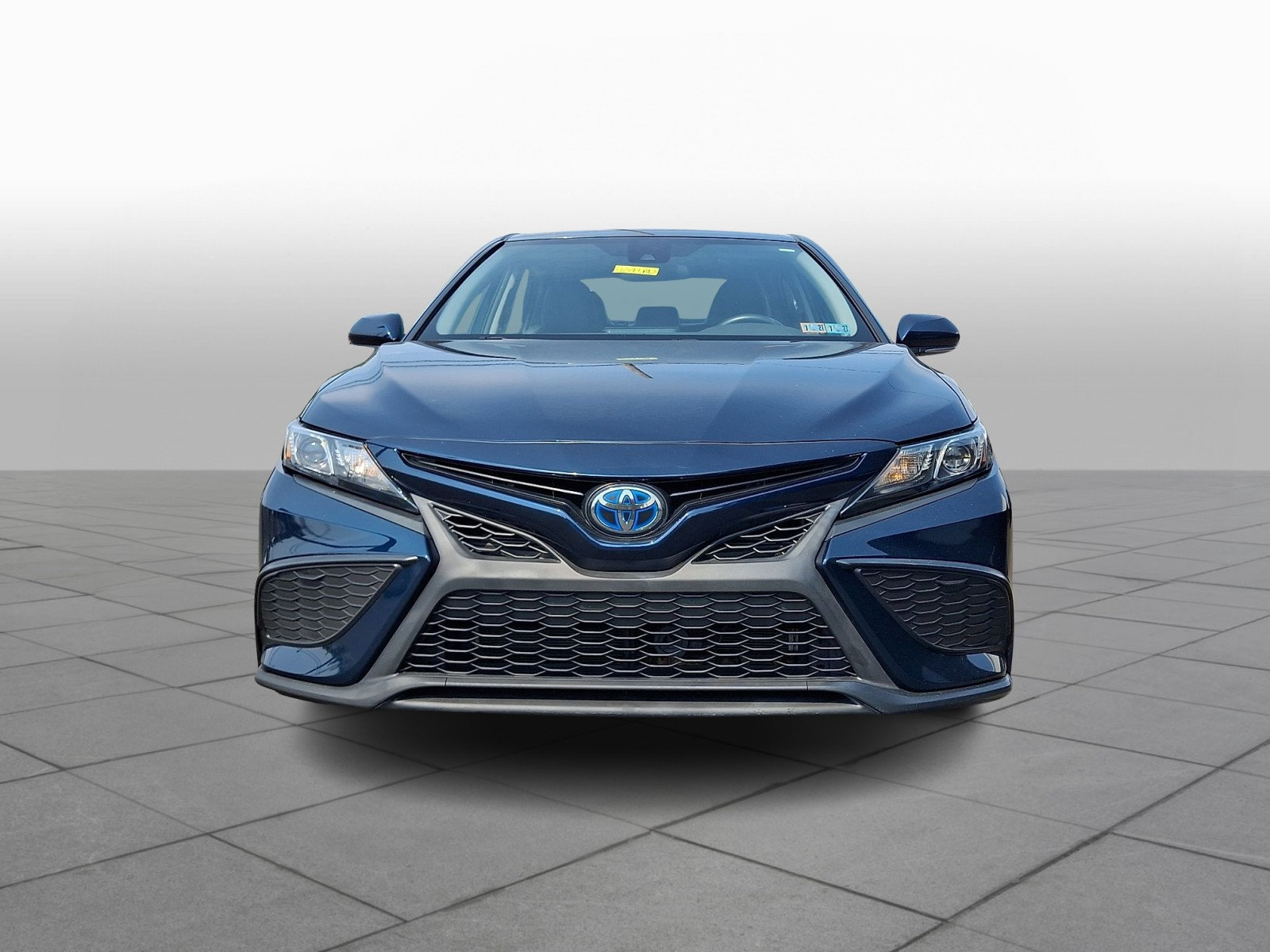 Used 2021 Toyota Camry SE FWD image 2