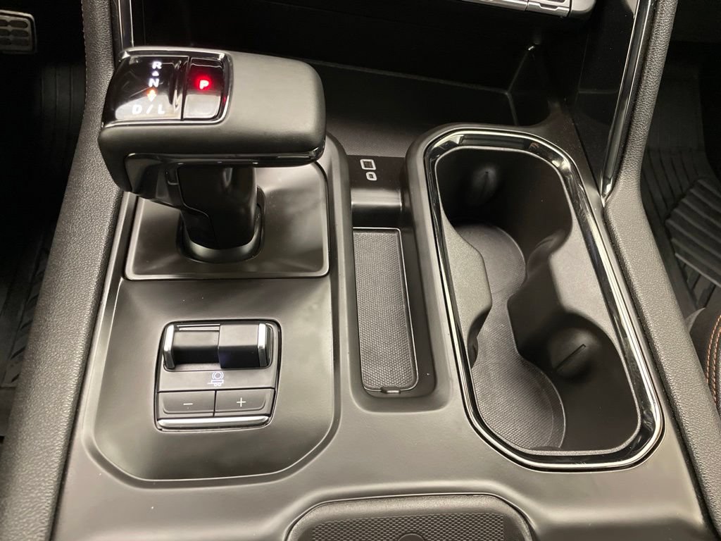 Used 2024 GMC Sierra 1500 AT4 w/ Technology Package AWD/4WD image 16