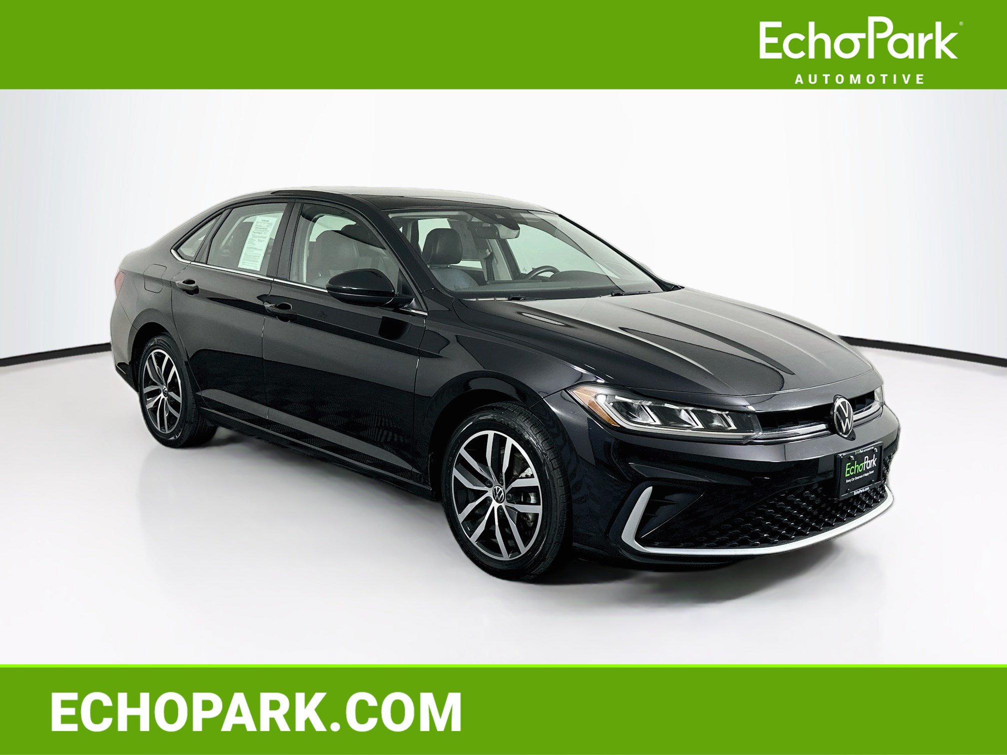 Used 2025 Volkswagen Jetta SE FWD image 1