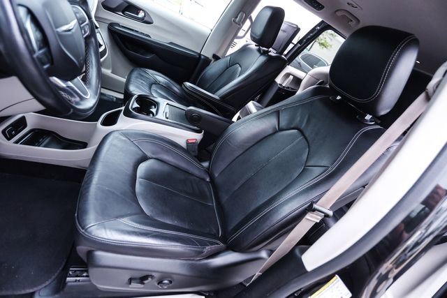 Used 2022 Chrysler Pacifica Touring-L w/ Uconnect Theater Family Group FWD image 51