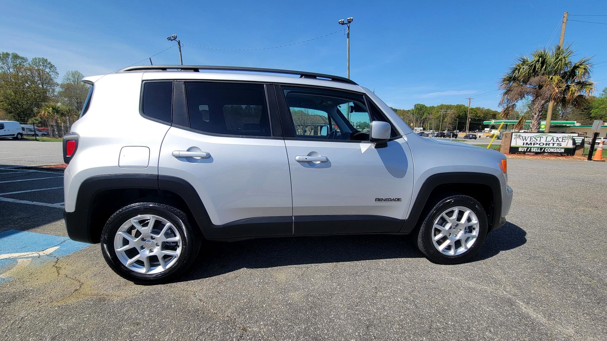 Used 2021 Jeep Renegade Latitude w/ Convenience Group image 16