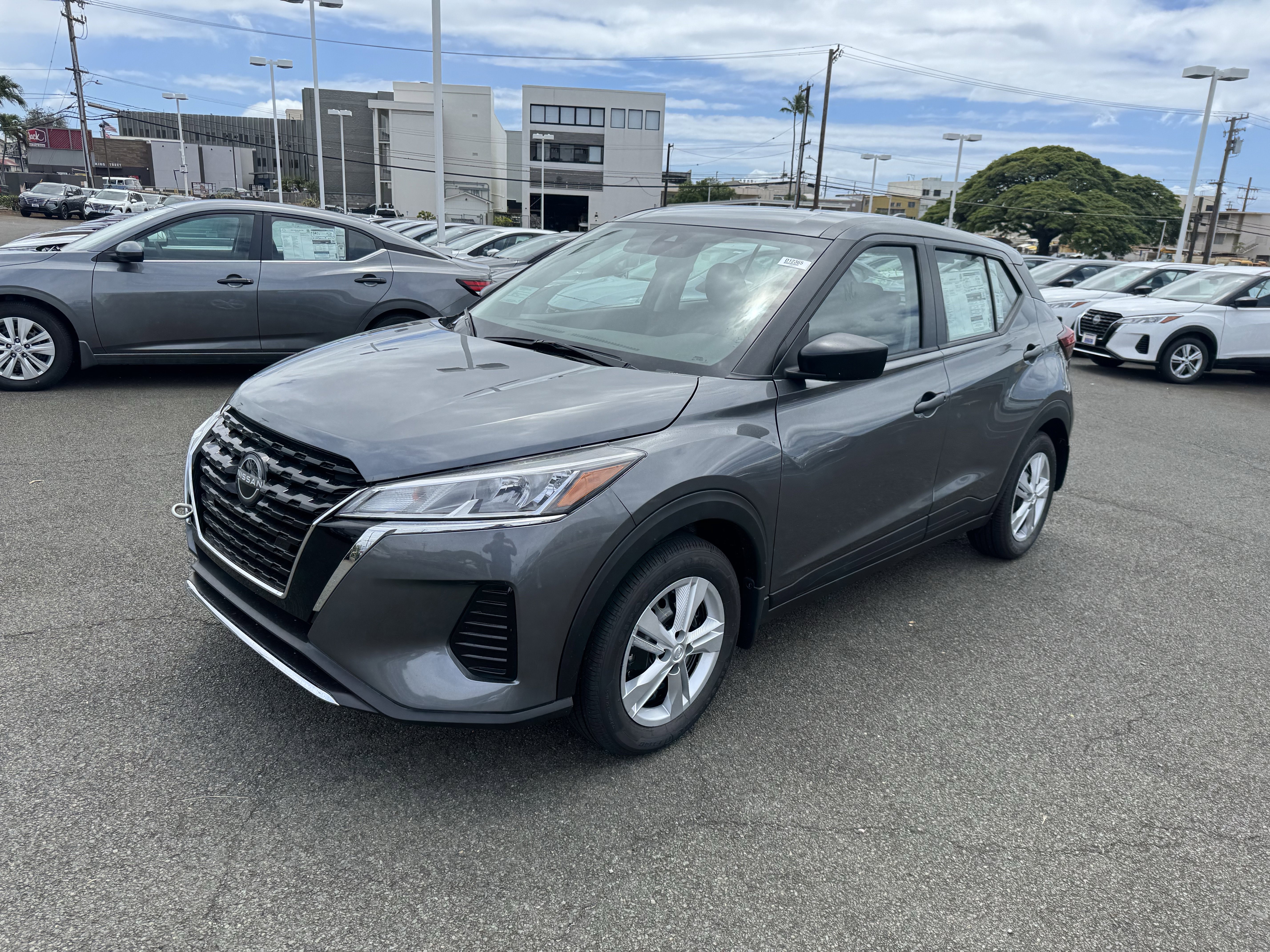 New 2025 Nissan Kicks S
