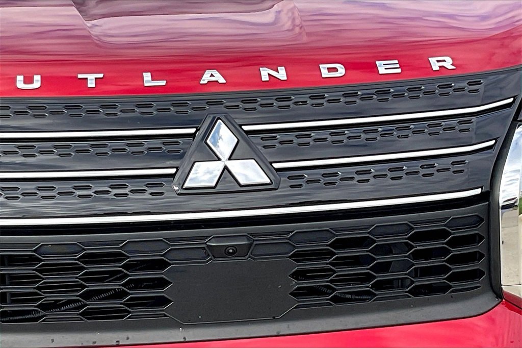 Used 2023 Mitsubishi Outlander SE image 11