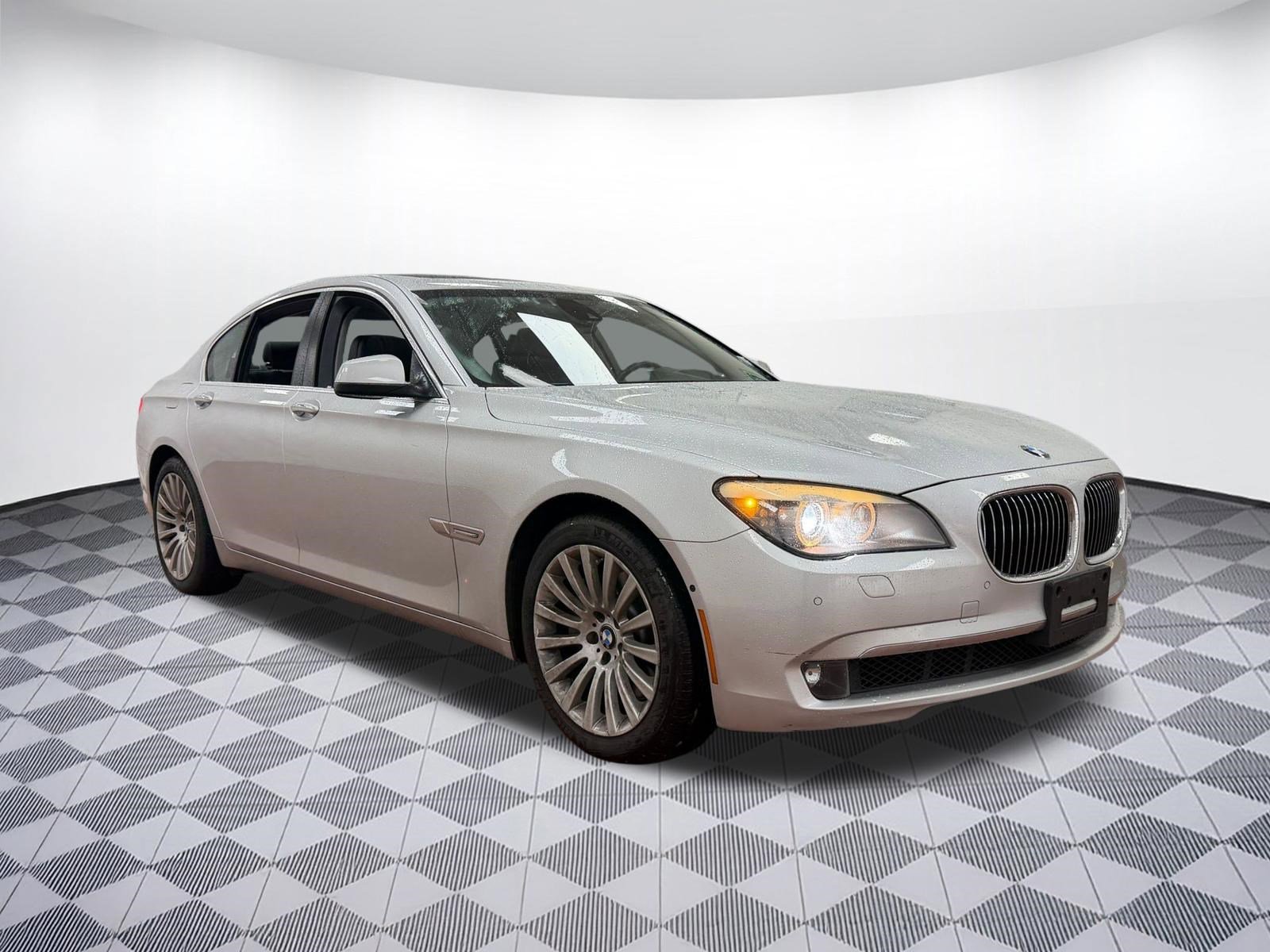 Used 2012 BMW 750i image 5