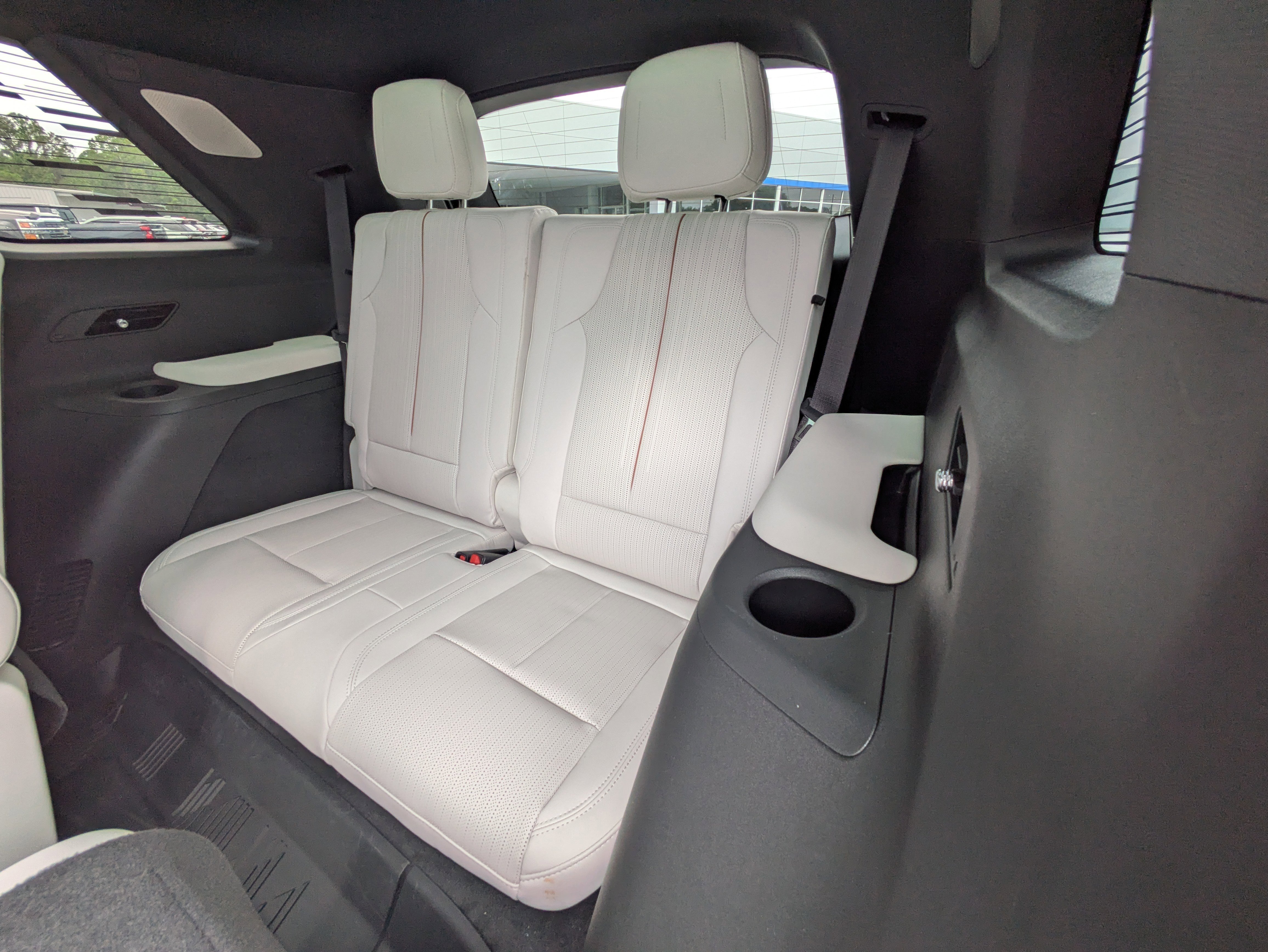 New 2026 Cadillac Vistiq Luxury w/ LPO, Floor Liner Package image 10