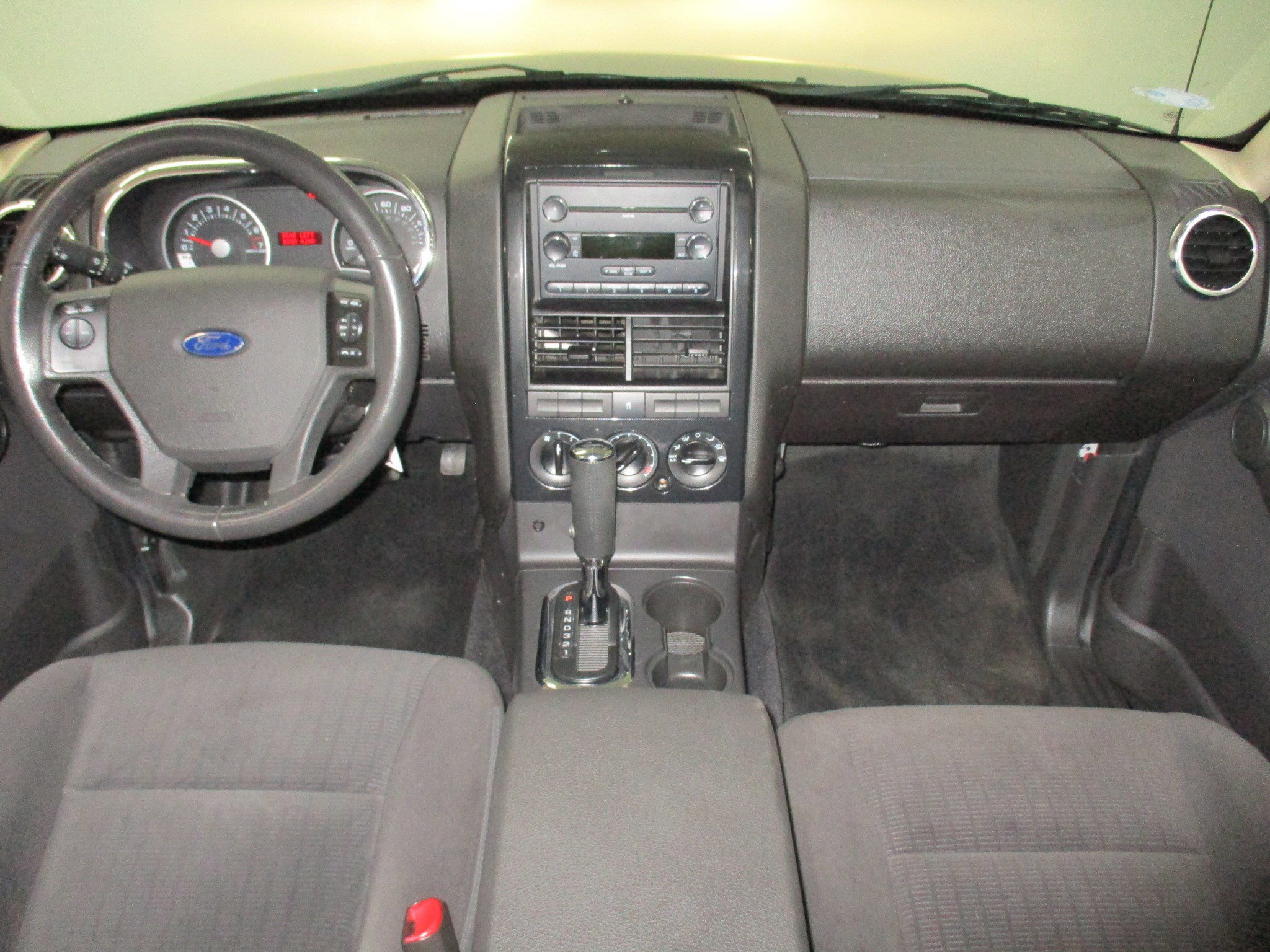 Used 2010 Ford Explorer XLT image 27