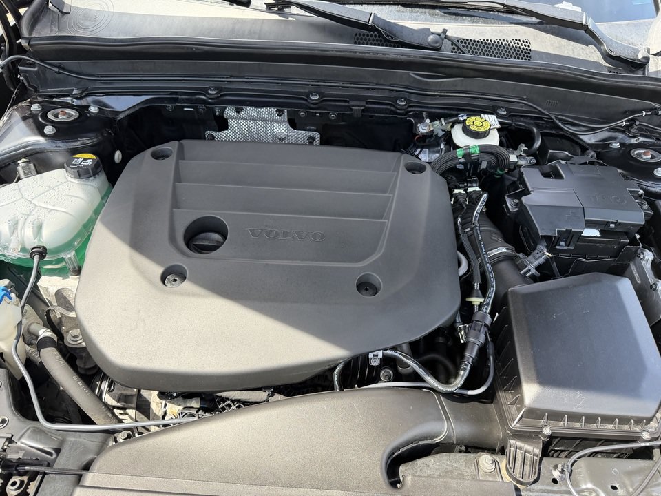 Used 2023 Volvo XC40 B5 Plus AWD/4WD image 10