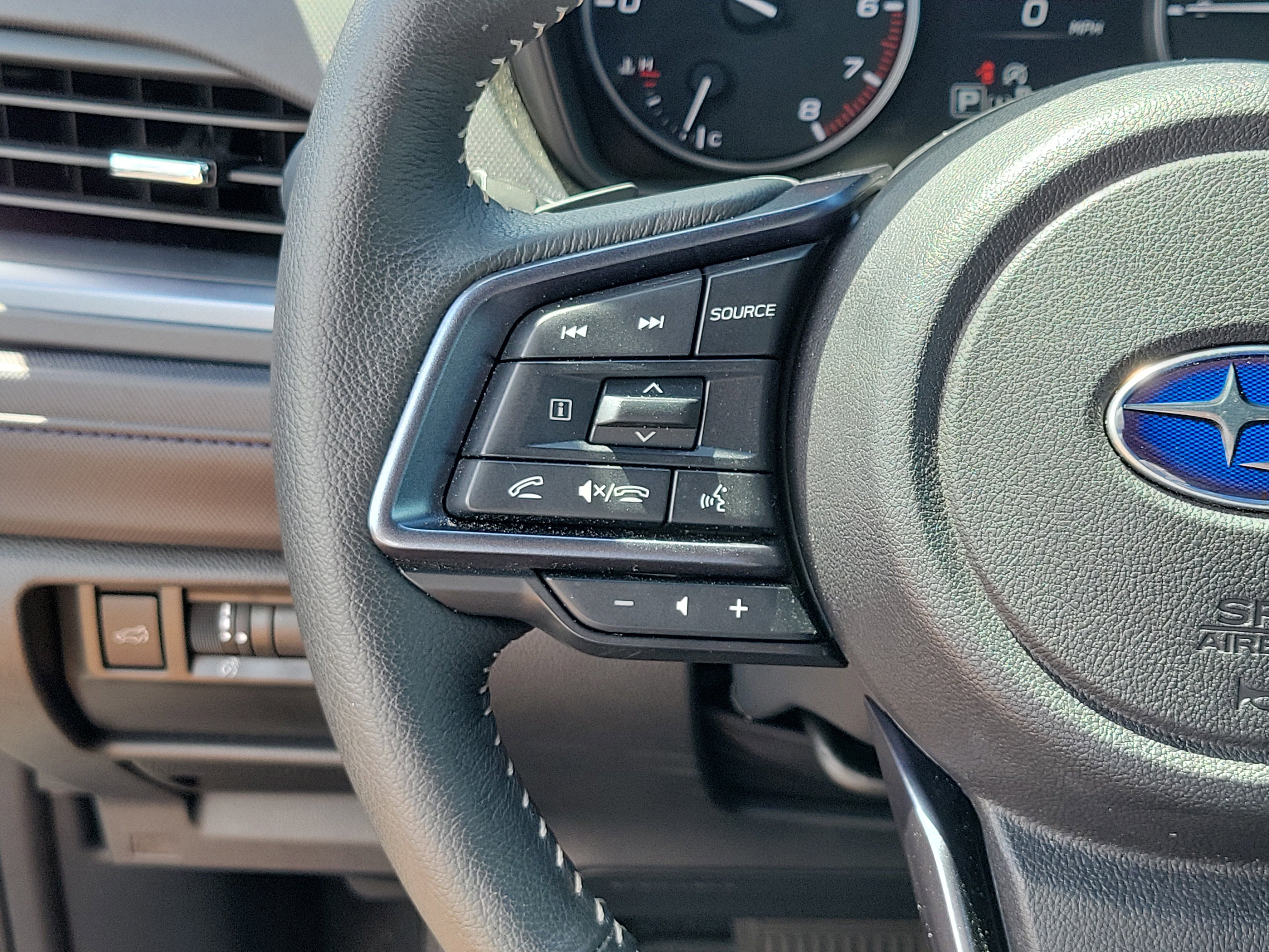 Certified 2025 Subaru Forester Limited image 25