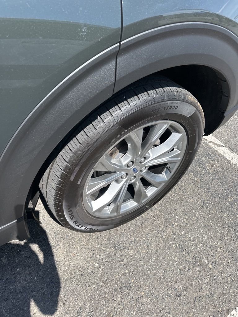 Used 2022 Ford Explorer XLT w/ Equipment Group 202A image 3