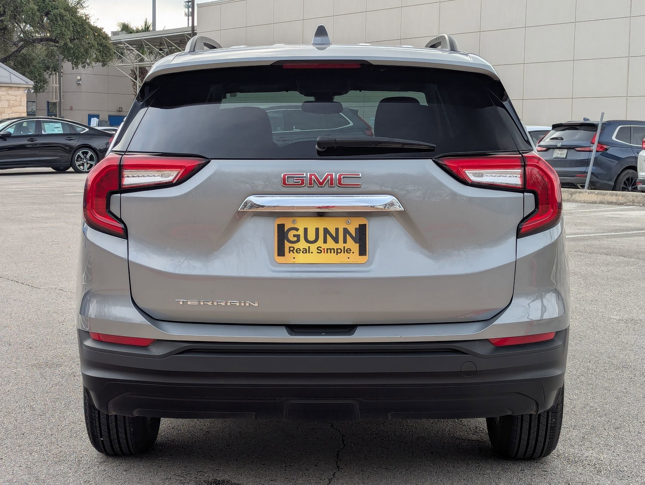 Used 2024 GMC Terrain SLE w/ Driver Convenience Package image 5