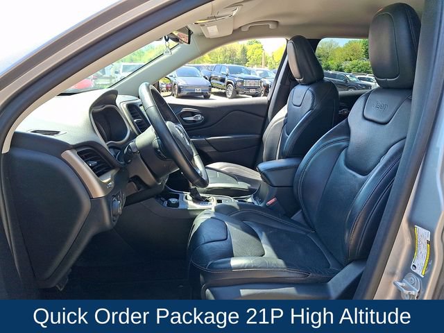 Used 2016 Jeep Cherokee High Altitude w/ Luxury Group AWD/4WD image 2