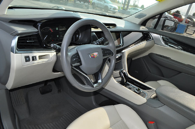Used 2025 Cadillac XT6 Premium Luxury w/ LPO, Floor Liner Package AWD/4WD image 9