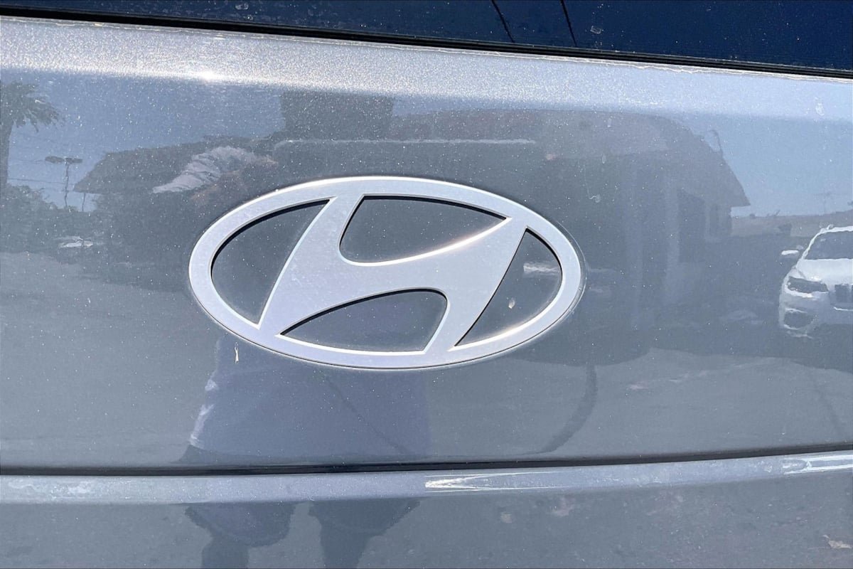 Used 2025 Hyundai Santa Fe SEL FWD image 8