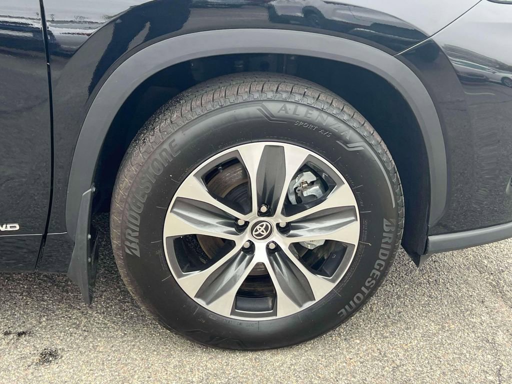 Used 2026 Toyota Highlander XLE AWD/4WD image 12