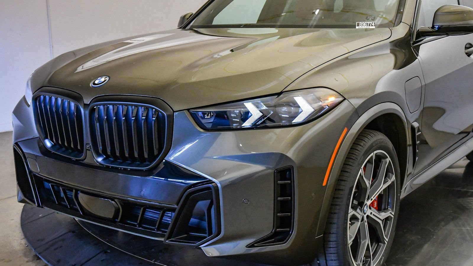 New 2026 BMW X5 xDrive50e w/ M Sport Package AWD/4WD image 9