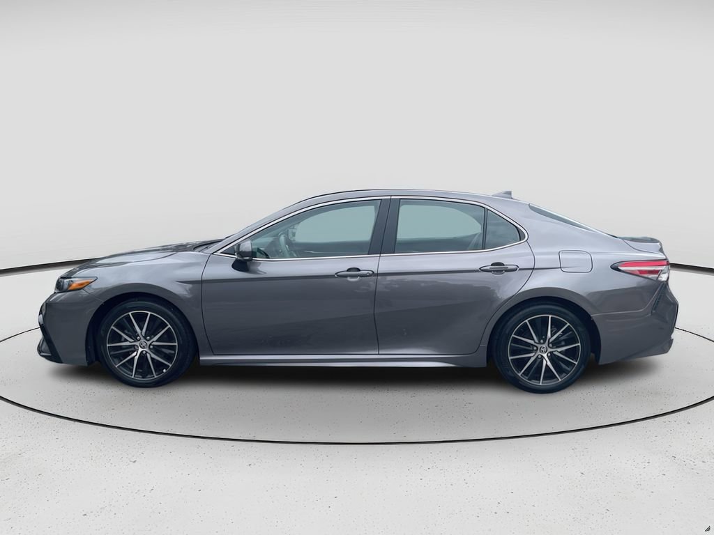Used 2024 Toyota Camry SE image 2