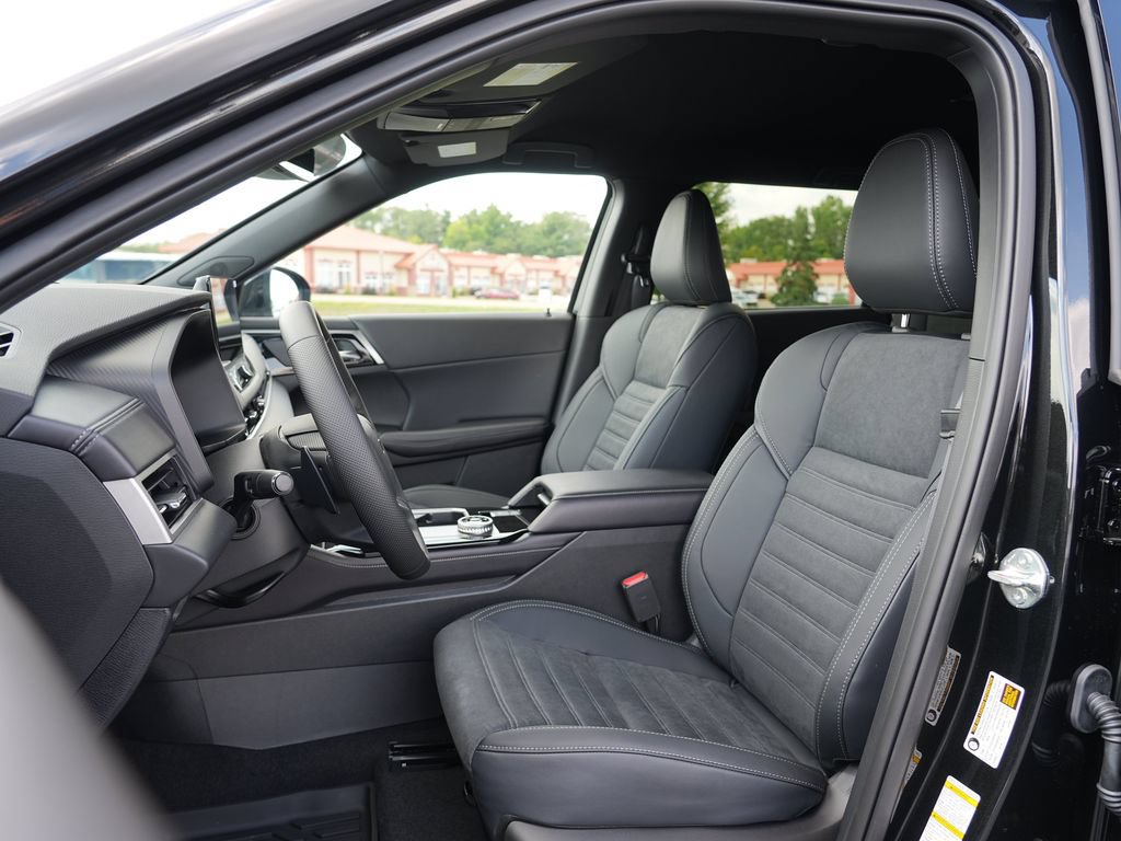 New 2026 Mitsubishi Outlander LE AWD/4WD image 12