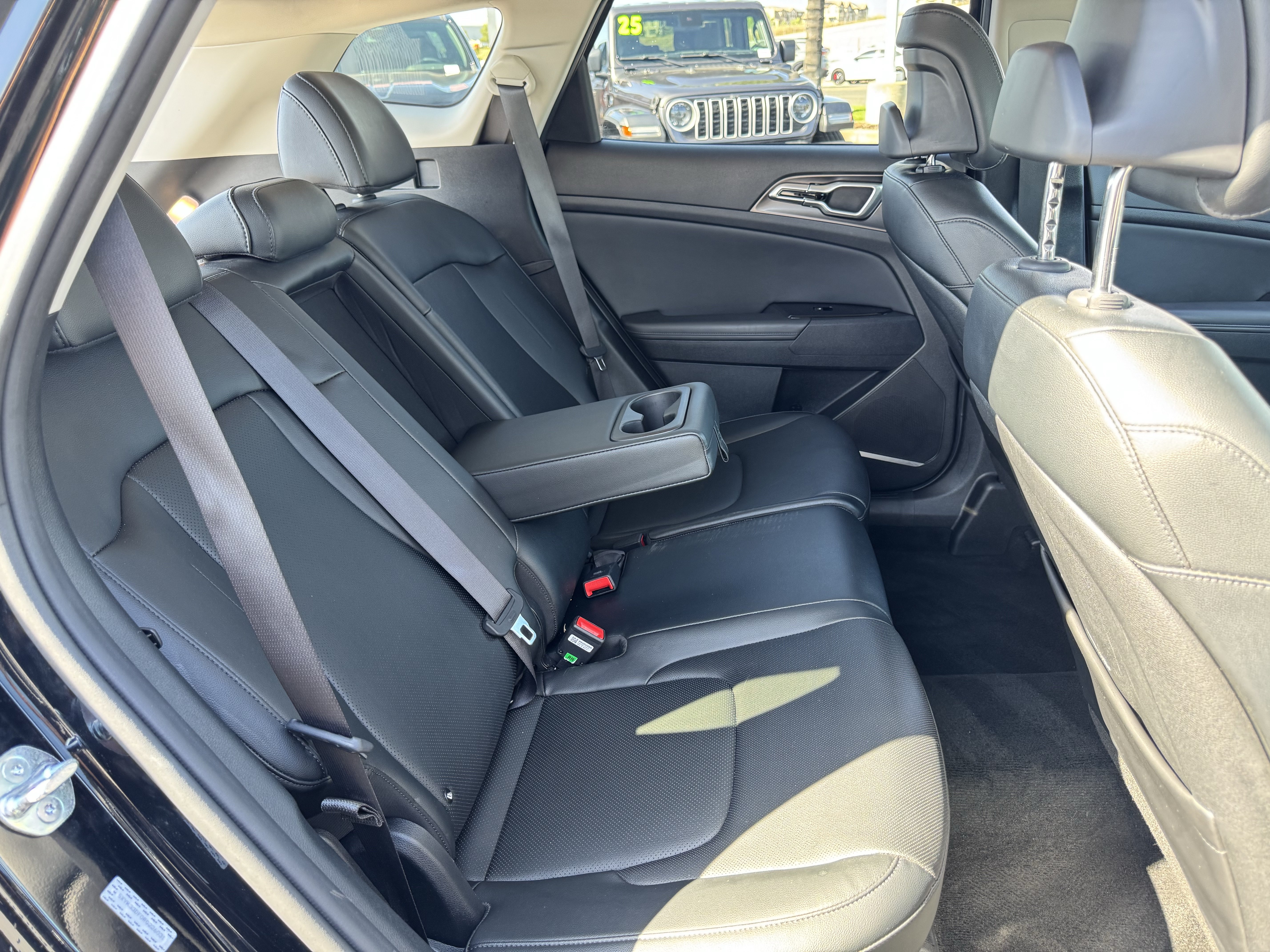 Used 2024 Kia Sportage EX FWD image 32