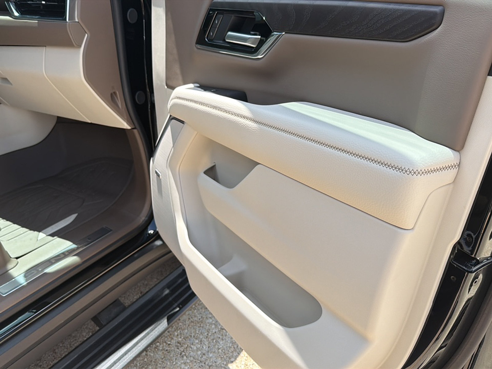 Used 2026 GMC Yukon Denali w/ Sun & Power Step Package AWD/4WD image 17