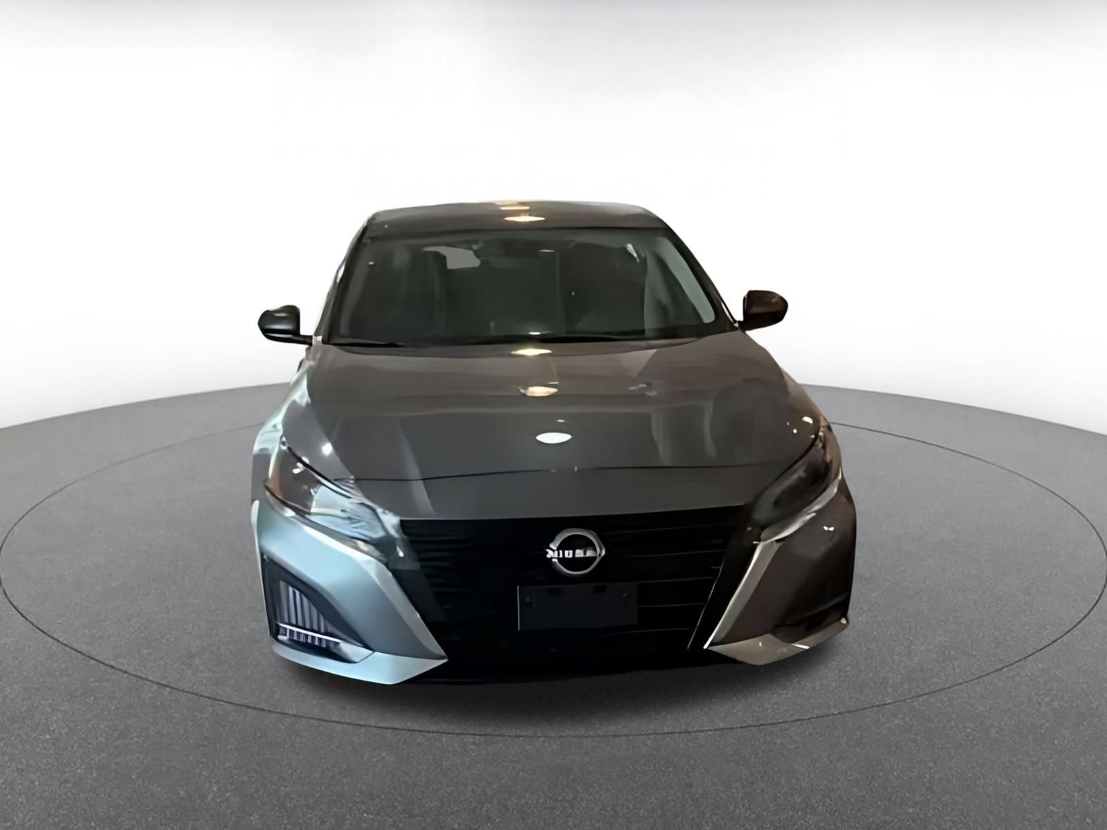 Used 2025 Nissan Altima 2.5 SV FWD image 13