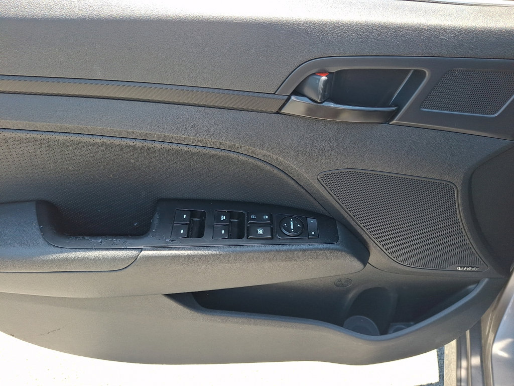 Used 2020 Hyundai Elantra Sport w/ Premium Package 02 FWD image 25