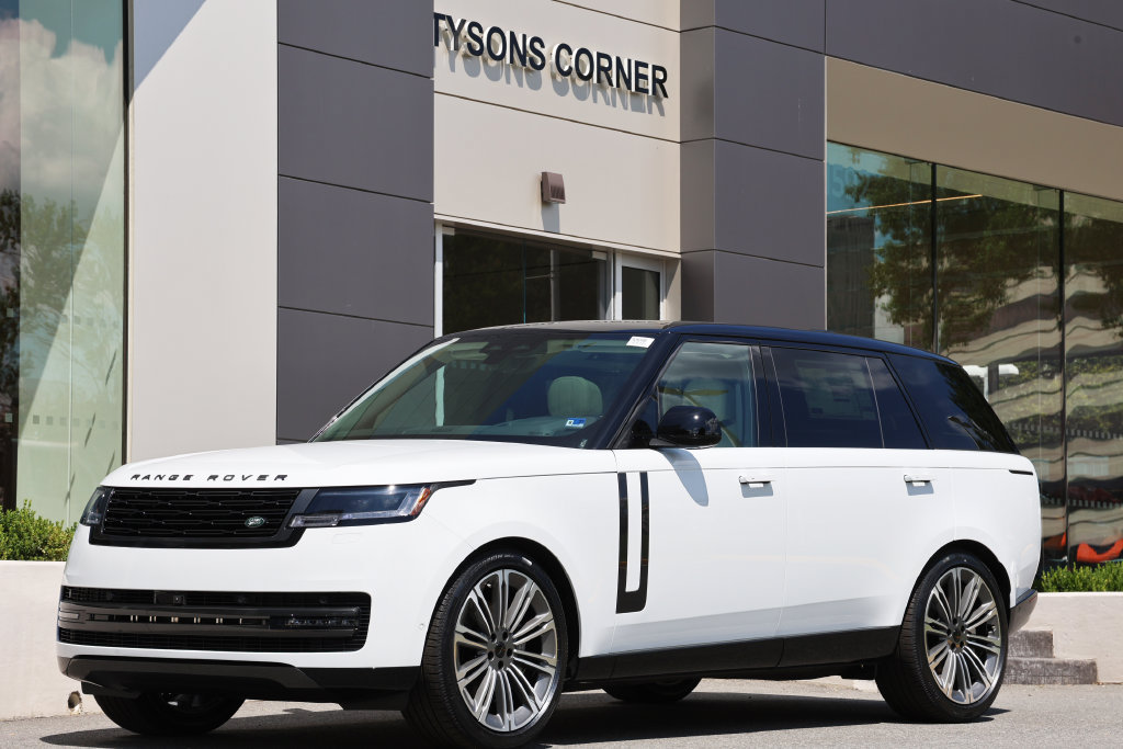 New 2026 Land Rover Range Rover Long Wheelbase SE