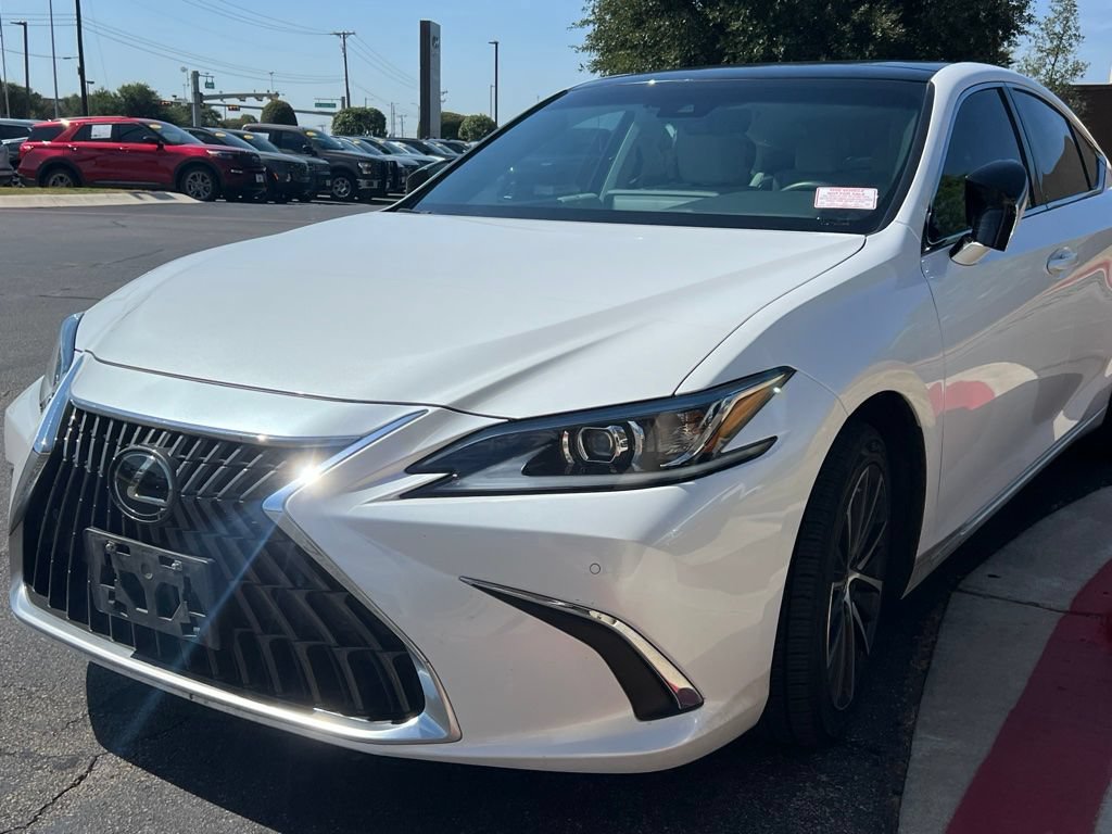 Used 2024 Lexus ES 350 w/ Premium Package FWD image 3