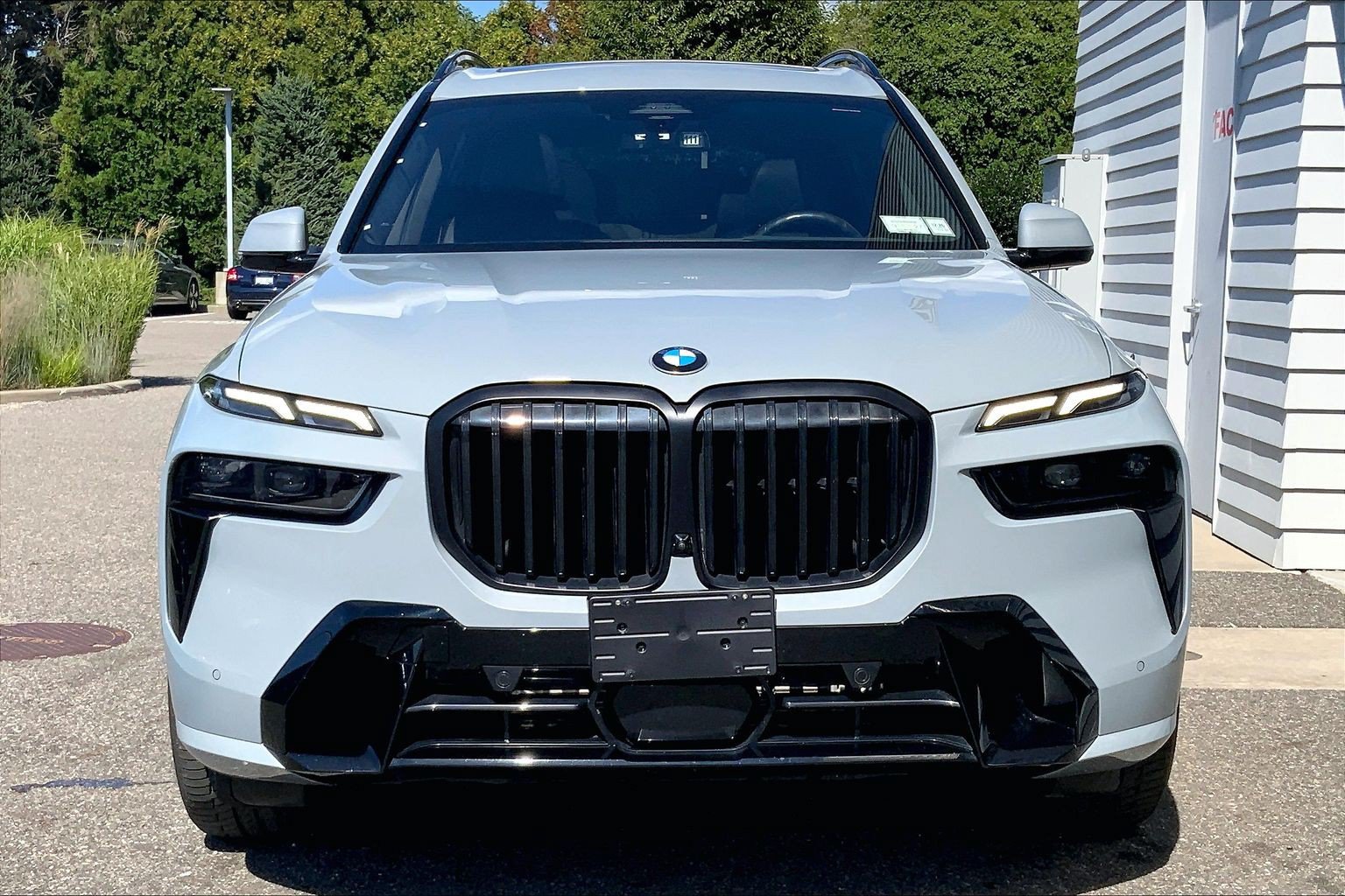 Used 2024 BMW X7 xDrive40i w/ M Sport Package AWD/4WD image 10