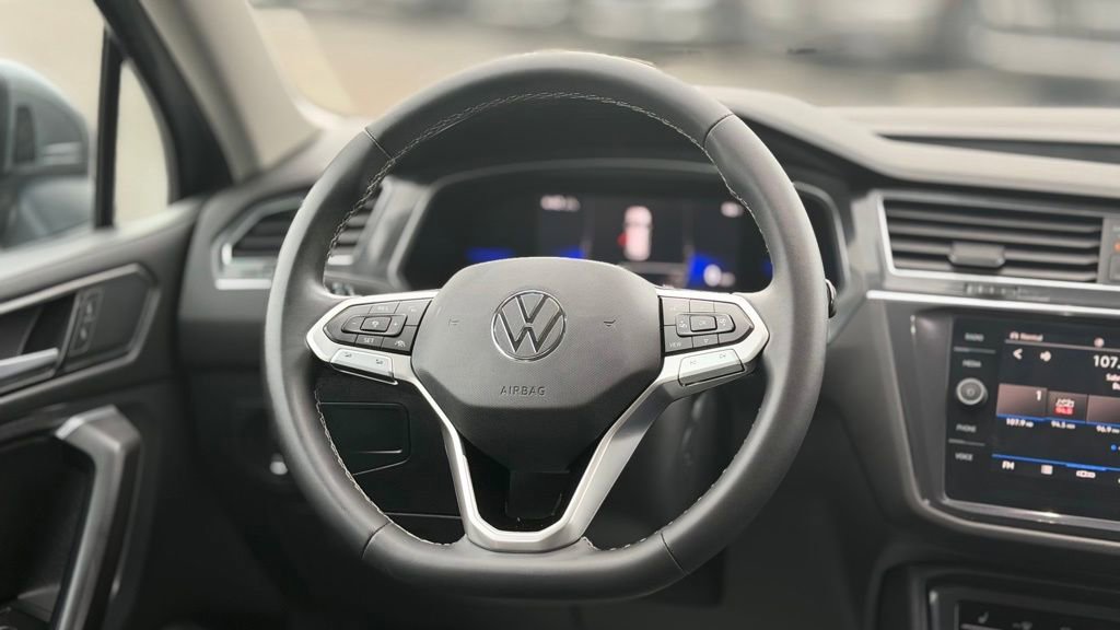Used 2023 Volkswagen Tiguan SE image 12