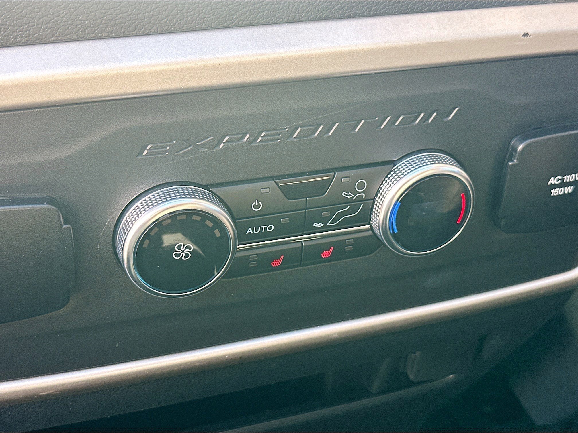 Used 2024 Ford Expedition Limited image 28