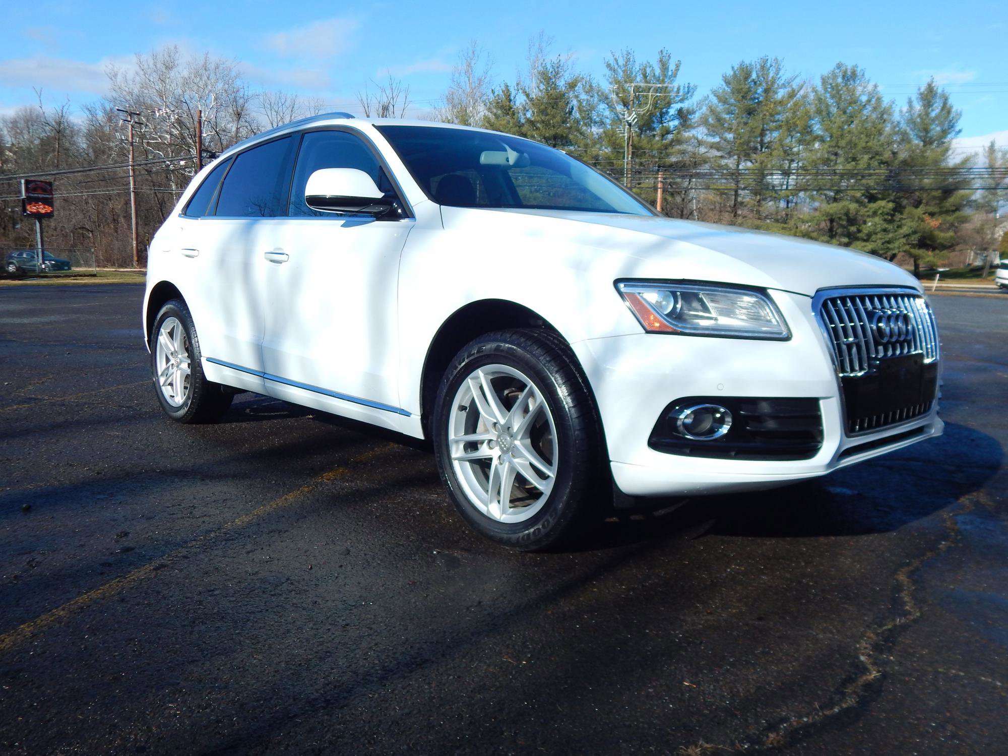Used 2017 Audi Q5 2.0T Premium Plus w/ Technology Package image 1