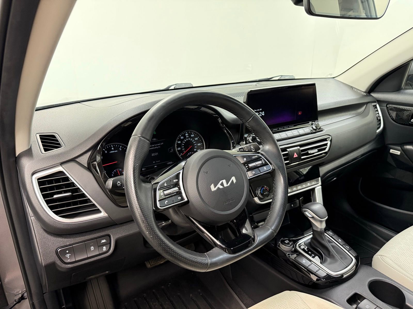 Used 2023 Kia Seltos SX w/ SX Sunroof Package image 12