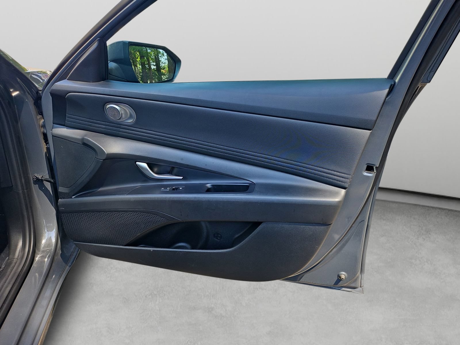 Used 2025 Hyundai Elantra SEL FWD image 36
