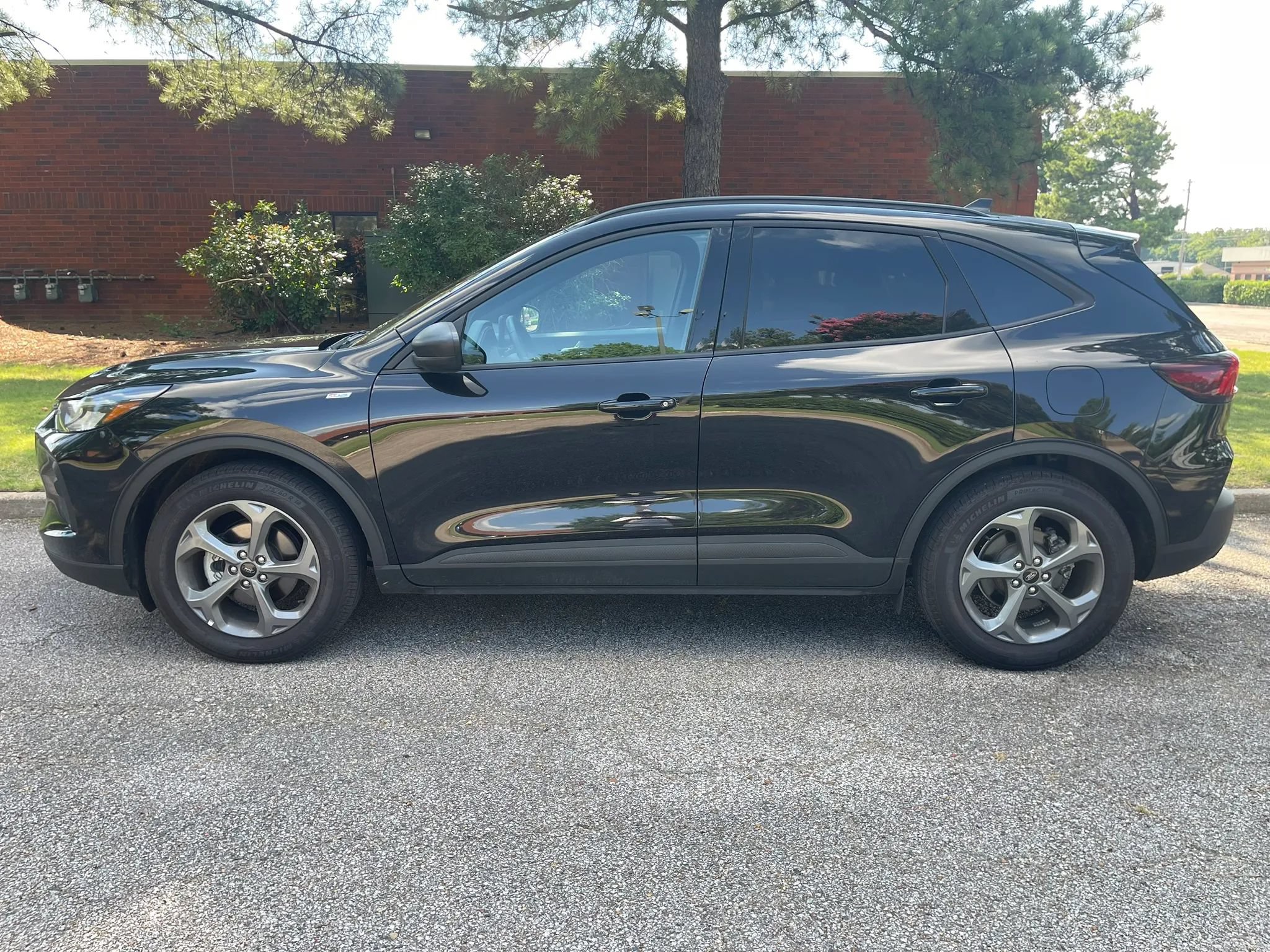 Used 2025 Ford Escape ST-Line FWD image 2