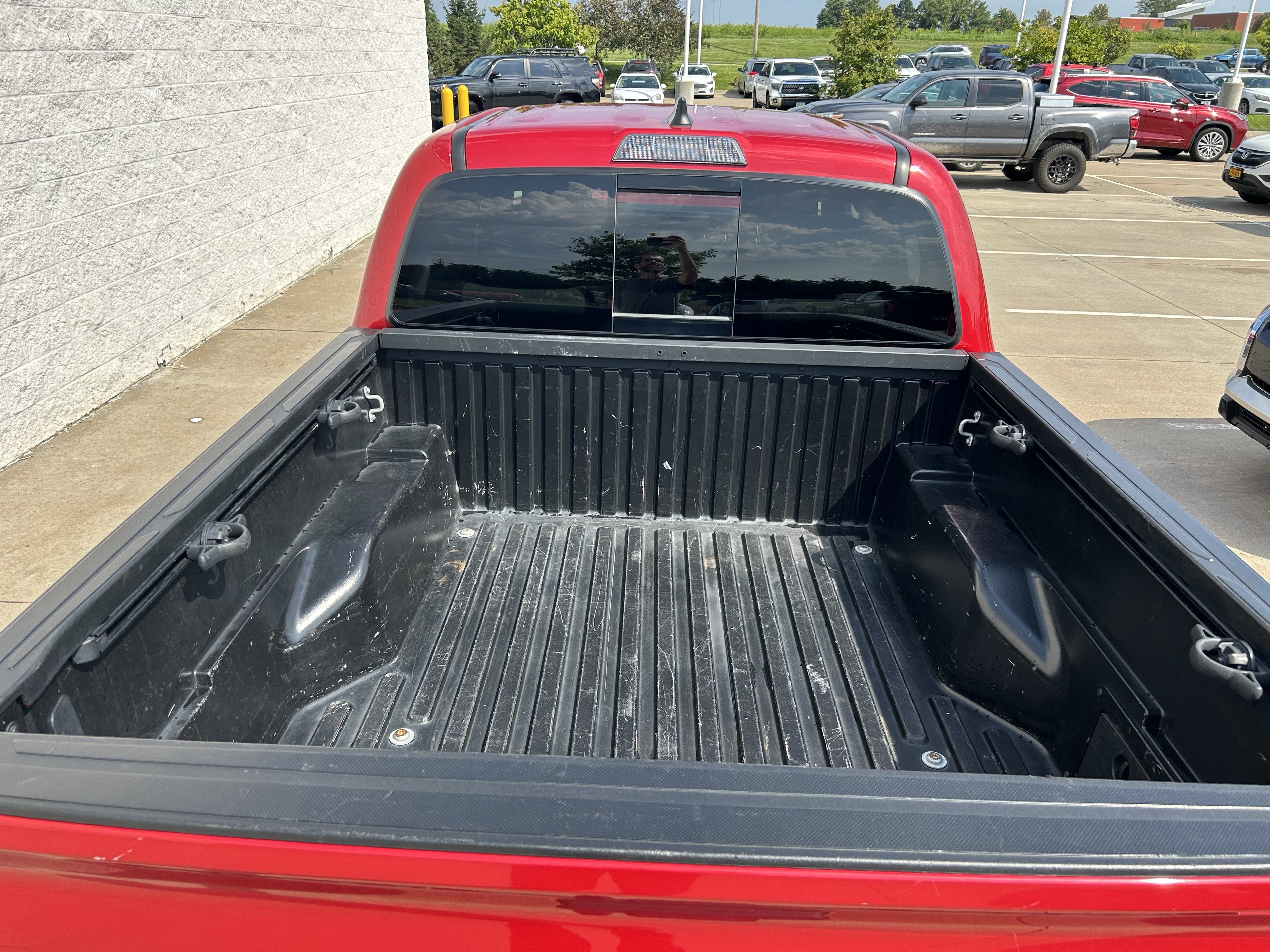 Used 2020 Toyota Tacoma TRD Sport w/ Technology Package AWD/4WD image 21