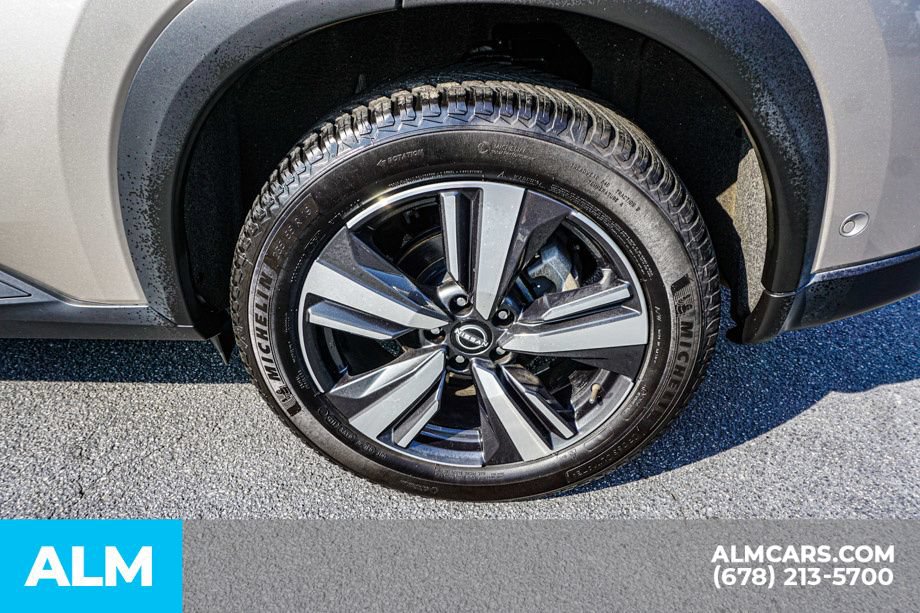 Used 2024 Nissan Rogue SL AWD/4WD image 16