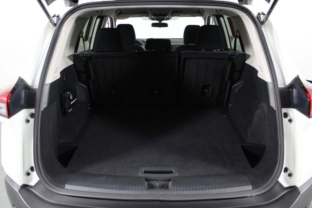 Certified 2023 Nissan Rogue SV FWD image 18