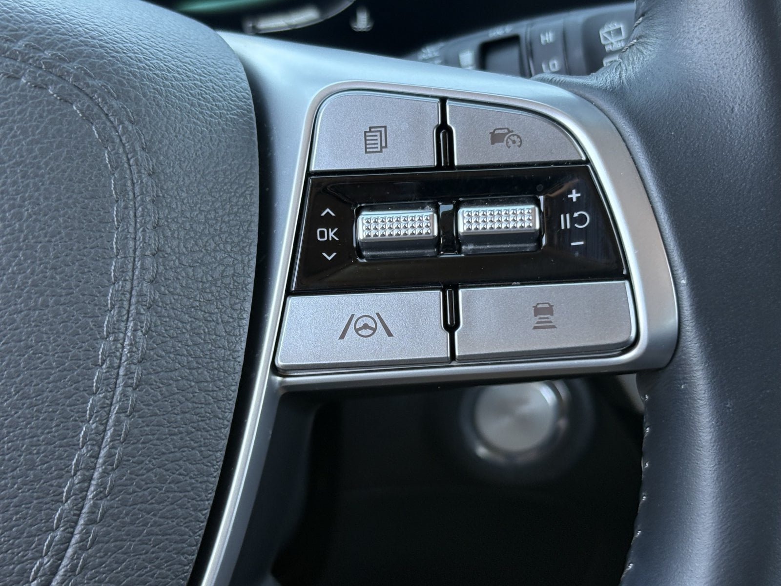 Used 2025 Kia Telluride S FWD image 37
