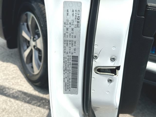 Used 2019 Jeep Cherokee Limited AWD/4WD image 34