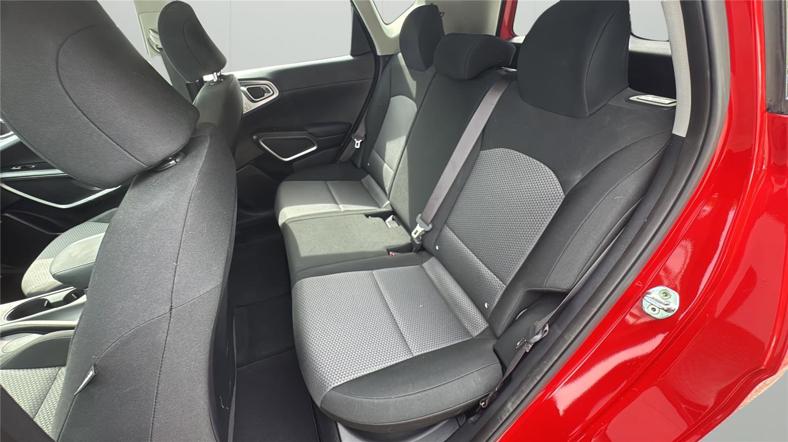 Used 2020 Kia Soul LX image 11