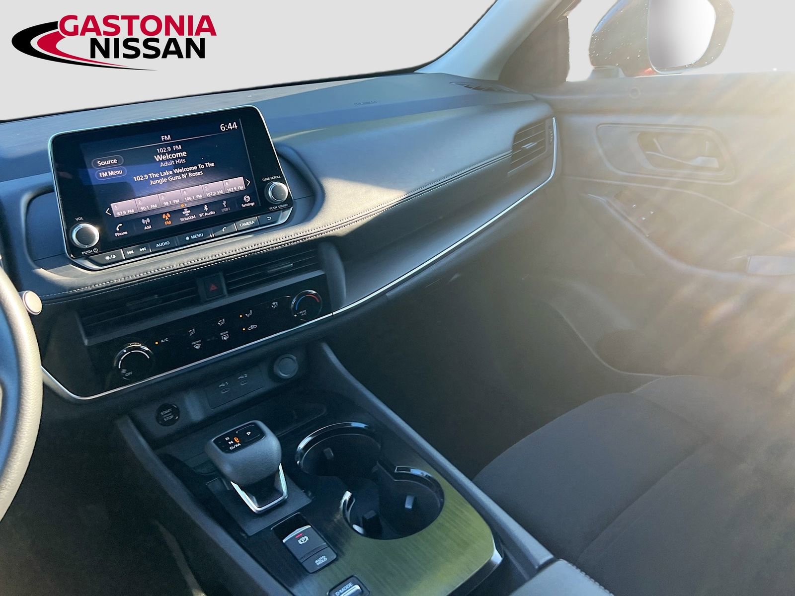 Used 2025 Nissan Rogue S image 30