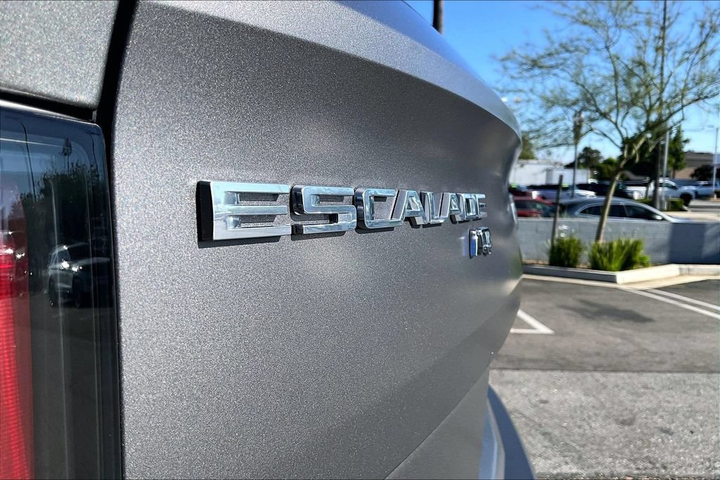 New 2026 Cadillac Escalade IQ Luxury 2 w/ LPO, Floor Liner Package AWD/4WD image 31