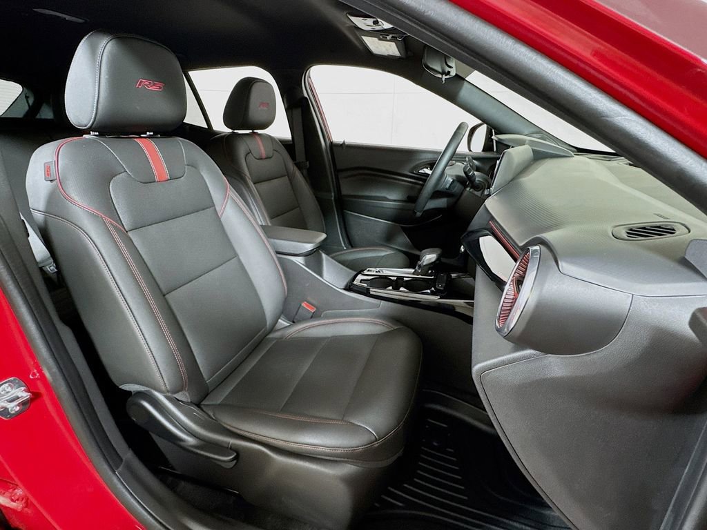 Certified 2026 Chevrolet Trax RS FWD image 25