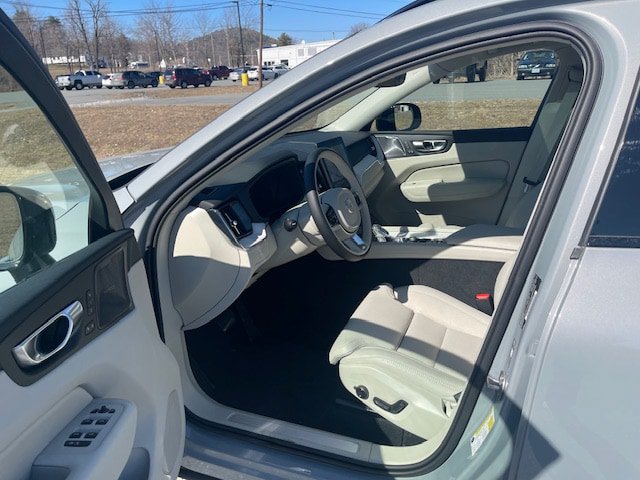 New 2026 Volvo XC60 B5 Ultra w/ Protection Package Premier AWD/4WD image 5