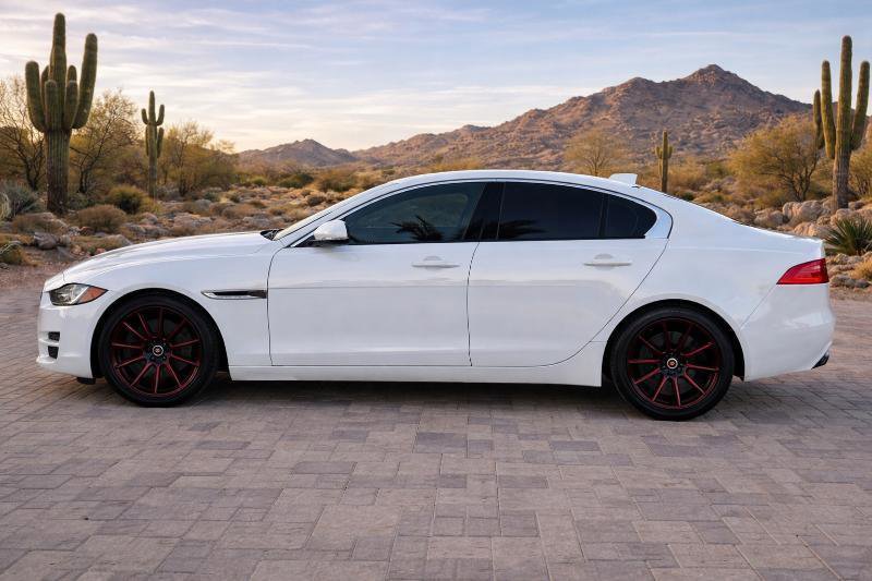 Used 2017 Jaguar XE RWD image 4