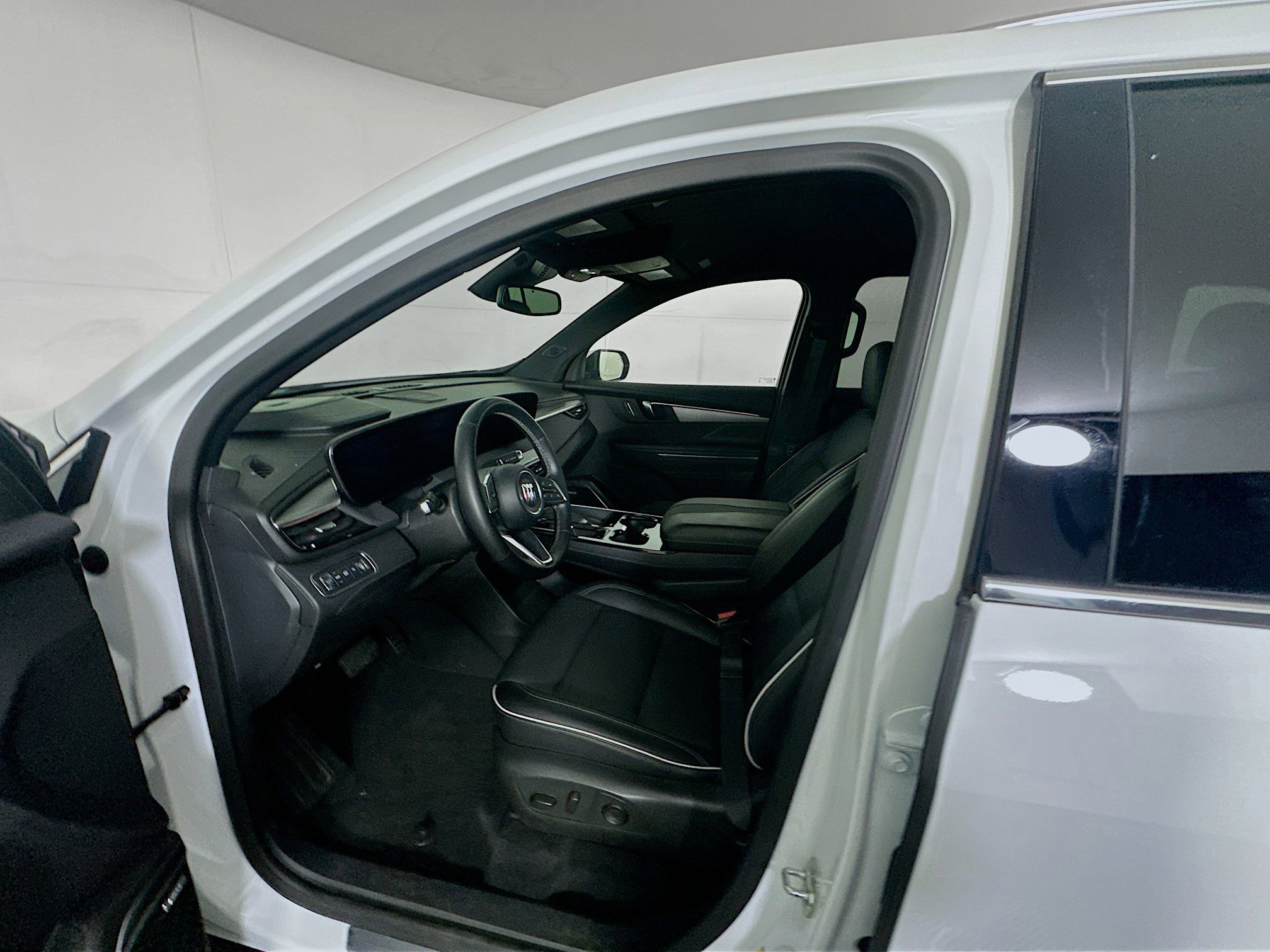 Used 2025 Buick Enclave Preferred image 13